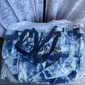 🏖NWT. New Horizons Tote (9619) in Tie Dye Sky print. I have 2. One w/ tags,1w/o